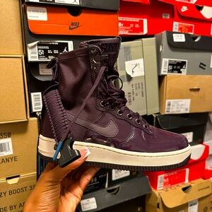 Women’s SF AF-1 boots with utility bag